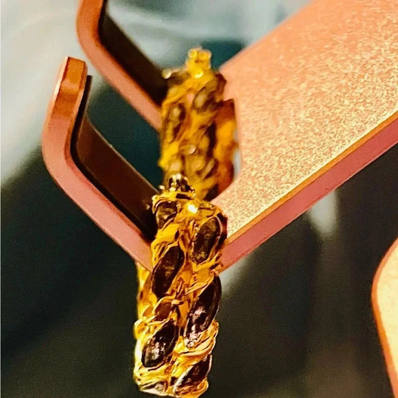 🆕 Jessica Lauren Rounded 18K Plated Earrings - Picture 2 of 8